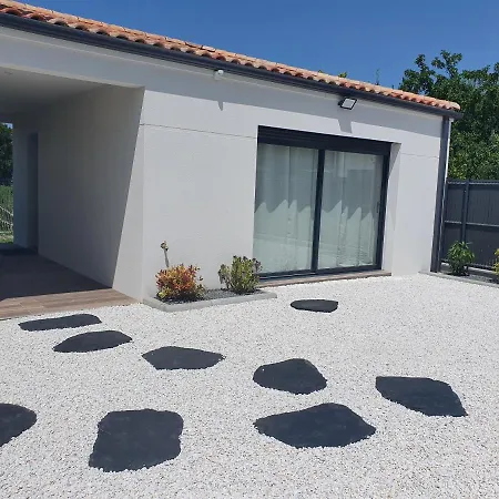 Bed & Breakfast La De La Route Des Chateaux