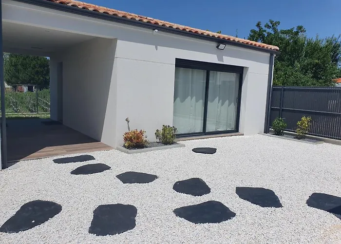 Bed & Breakfast La De La Route Des Chateaux