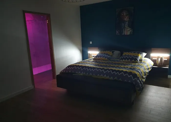 La De La Route Des Chateaux Bed & Breakfast