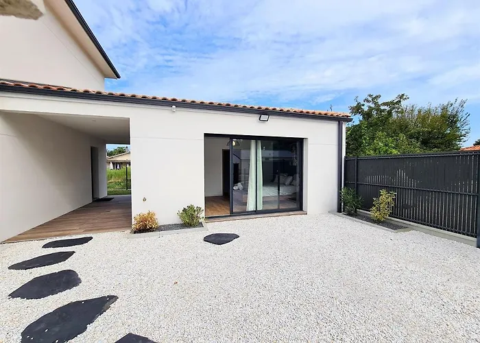 La De La Route Des Chateaux